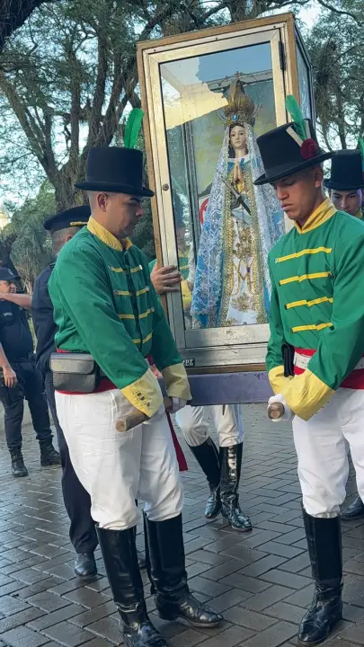 Llegó la Virgen de Itatí y homenajearon a los policías caídos
