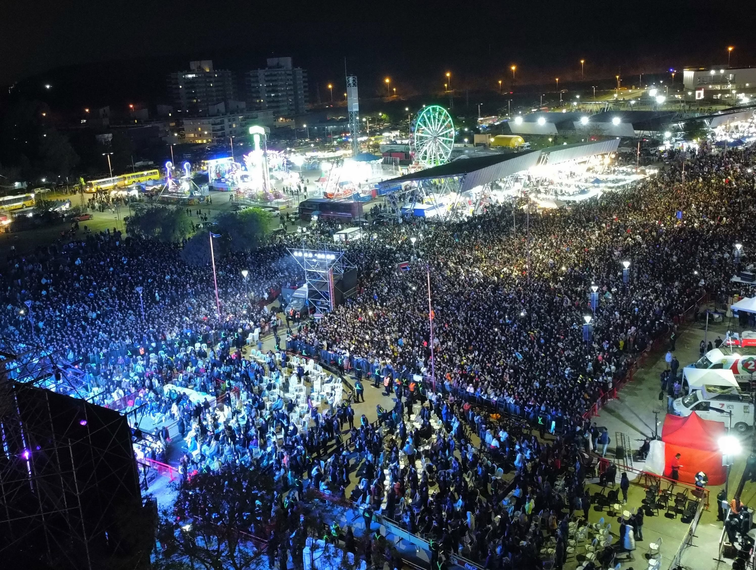 Más de 35.000 personas vivieron el gran cierre de la Elección de la Representante Provincial en la #FNE2026.