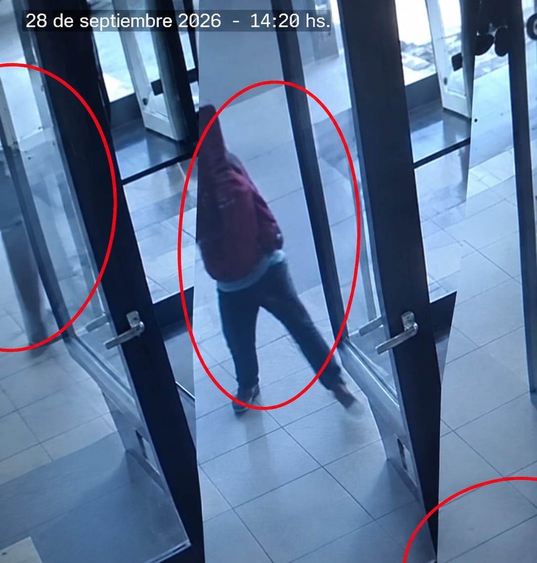 VANDALISMO EN CALETA OLIVIA: ROMPIERON A PIEDRAZOS LA VIDRIERA DE UNA PANCHERÍA