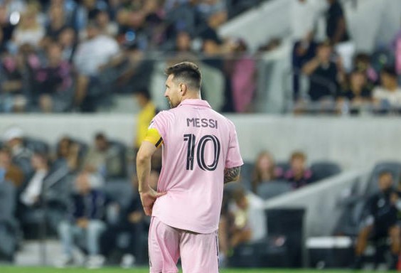MESSI, ENTRE EL BALÓN DE ORO Y LA CRISIS DE INTER MIAMI: UNA SEMANA DE CONTRASTES