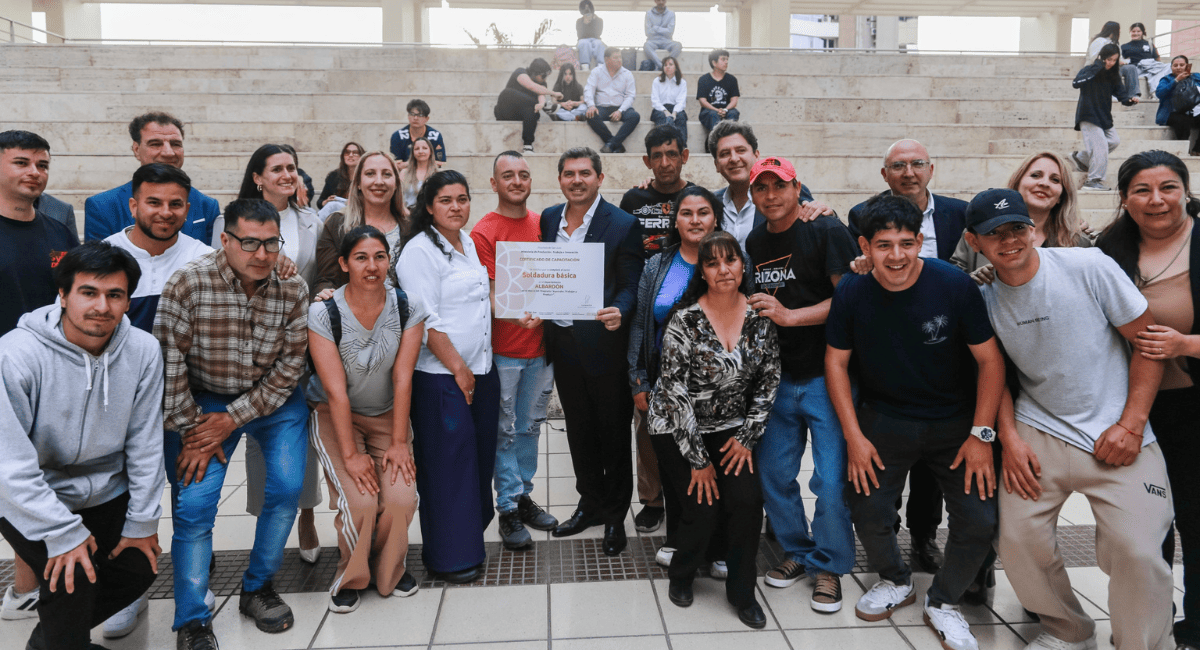 Marcelo Orrego encabezó la entrega de certificados y herramientas del programa 