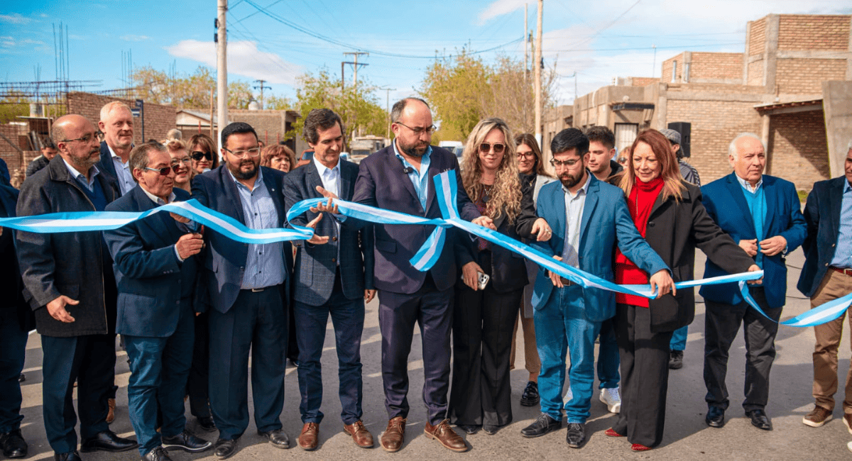 Miodowsky encabezó la cuarta inauguración de la semana aniversario de Rivadavia. Miodowsky encabezó la cuarta inauguración de la semana aniversario de Rivadavia.