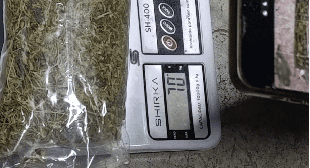Manejaba ebrio en Capital con casi $2,5 millones de pesos y marihuana en la mochila: fue detenido Manejaba ebrio en Capital con casi $2,5 millones de pesos y marihuana en la mochila: fue detenido