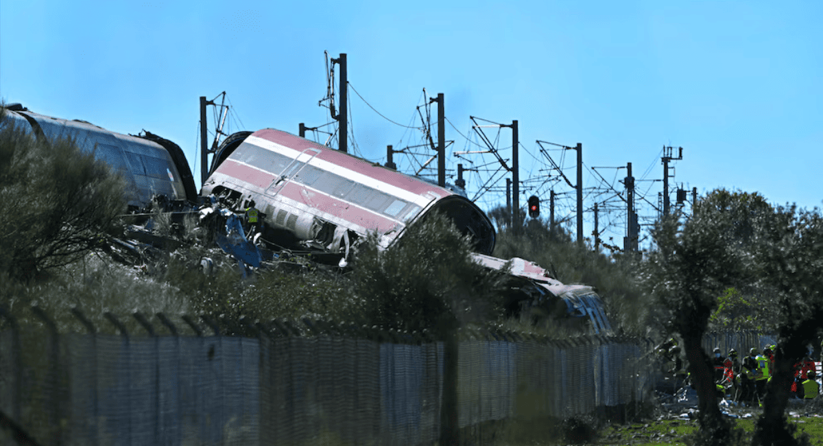 Tragedia ferroviaria en Toledo: chocaron un AVE y un Iryo, hay al menos 30 muertos y suspenden la línea Madrid-Andalucía