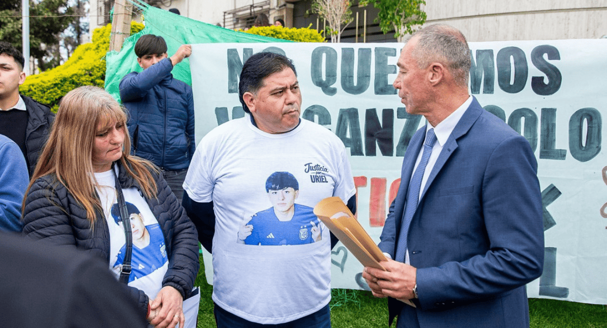 Marcha por Uriel Ríos: sus padres le entregaron una carta al vicegobernador Fabián Martín