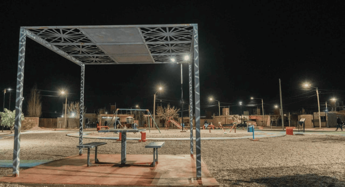 Rawson sumó un nuevo polideportivo y plaza renovada en el barrio Los Plásticos Rawson sumó un nuevo polideportivo y plaza renovada en el barrio Los Plásticos