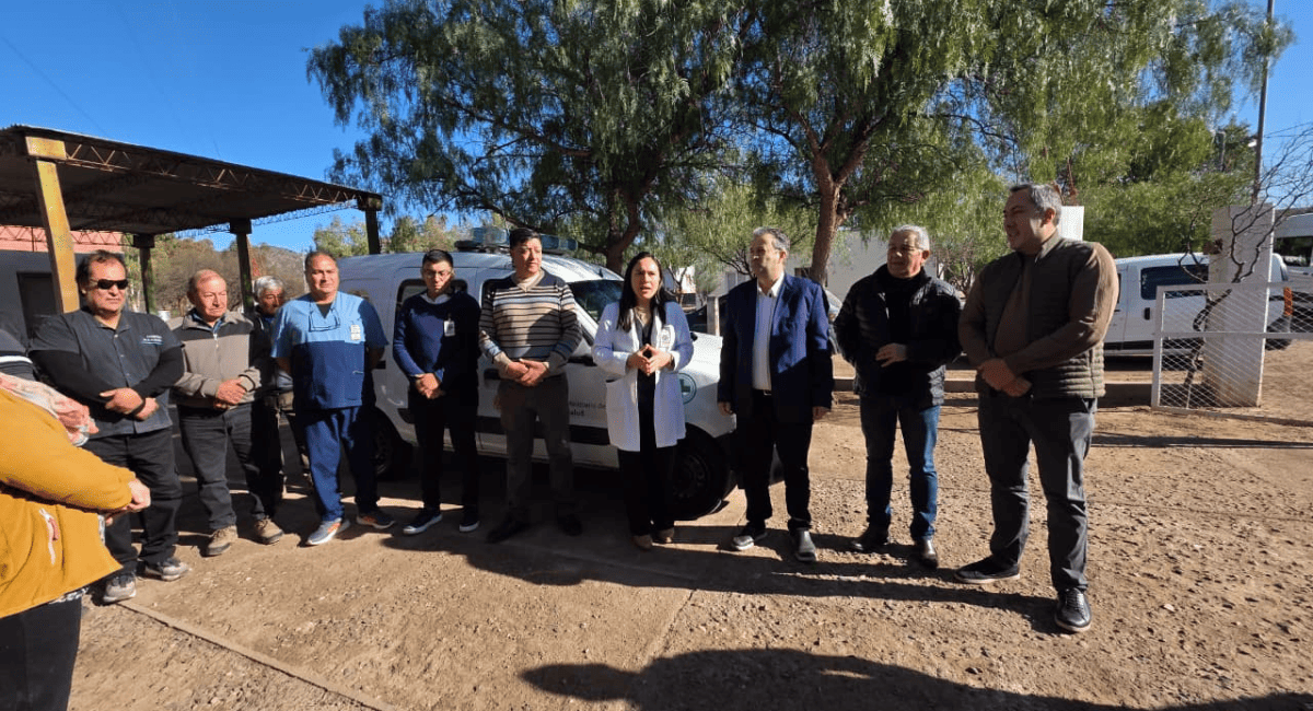 Salud entregó una nueva unidad de traslado para la comunidad de Baldes del Rosario en Valle Fértil Salud entregó una nueva unidad de traslado para la comunidad de Baldes del Rosario en Valle Fértil
