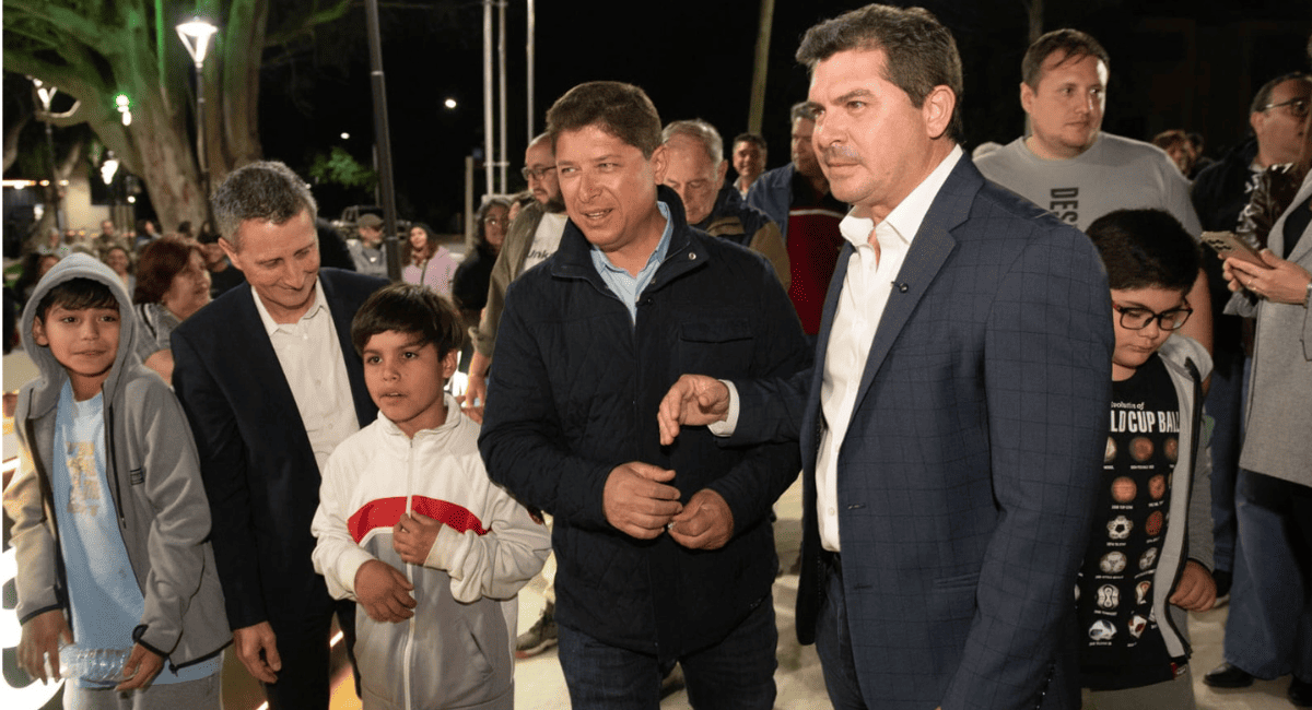 Inauguraron la renovada plaza del Barrio Santa Lucía: obras integrales con iluminación LED, juegos y gruta Inauguraron la renovada plaza del Barrio Santa Lucía: obras integrales con iluminación LED, juegos y gruta
