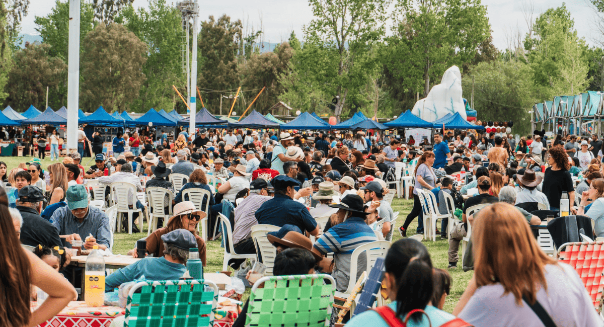 Rawson cocinó el risotto de espárragos más grande del mundo en la Fiesta del Espárrago y el Alcaucil 2026