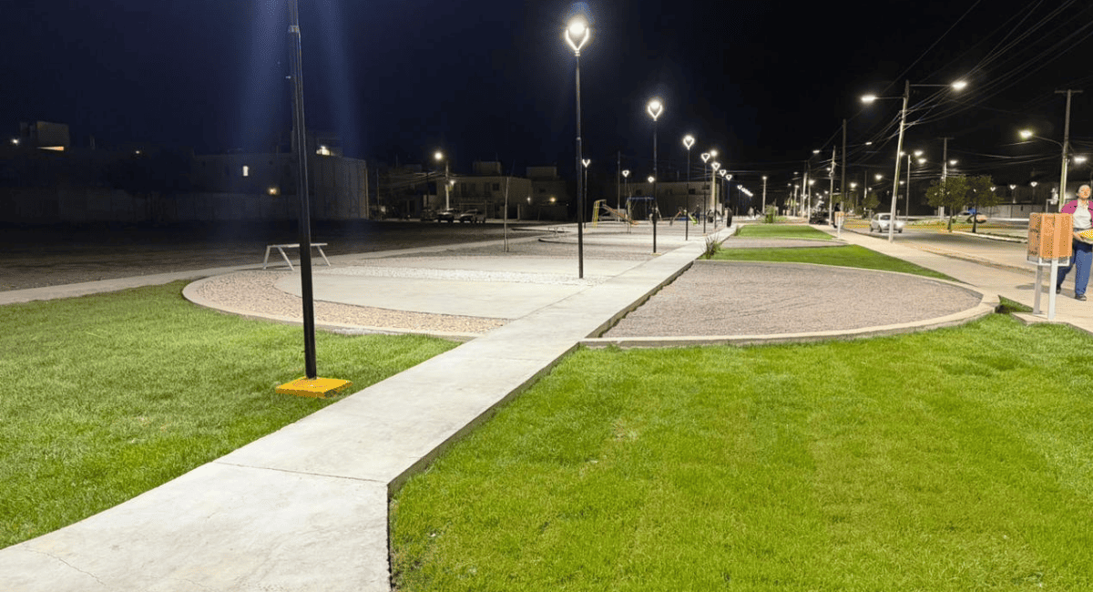 Rivadavia: Cancha de fútbol tenis, juegos e iluminación LED en el Barrio Del Bono Green.