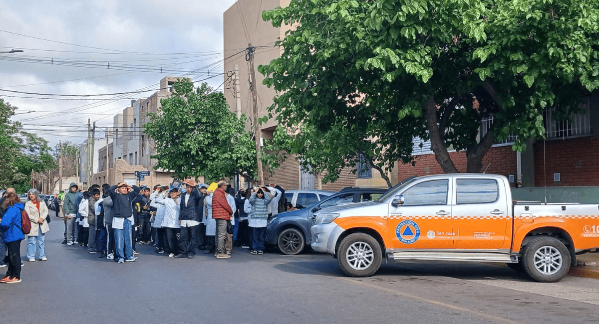 San Juan logró un simulacro de evacuación con el 100% de cobertura escolar San Juan logró un simulacro de evacuación con el 100% de cobertura escolar