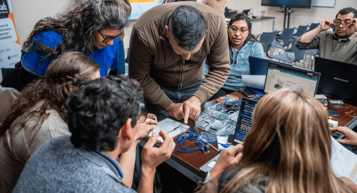 Lanzan el programa Tecnia Lab para escuelas técnicas de cuatro departamentos.