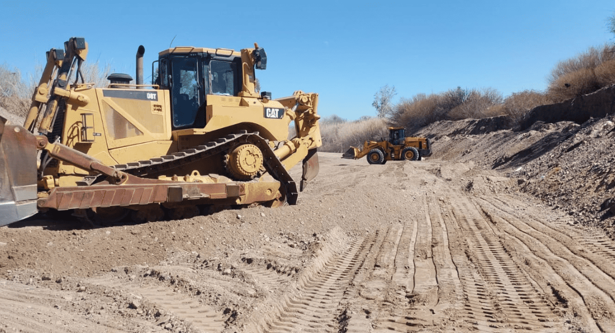 Hidráulica ejecuta obras en el río Yakin de Albardón para prevenir crecientes aluvionales