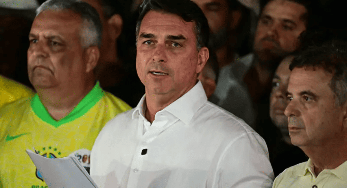 Elecciones en Brasil:  Flávio Bolsonaro anunció que pedirá la anulación de los comicios