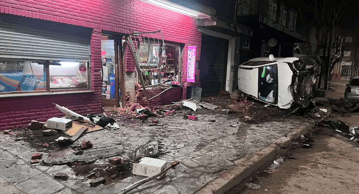 Mar del Plata: camioneta fuera de control arrolló a 6 personas en la vereda y mató a una Mar del Plata: camioneta fuera de control arrolló a 6 personas en la vereda y mató a una
