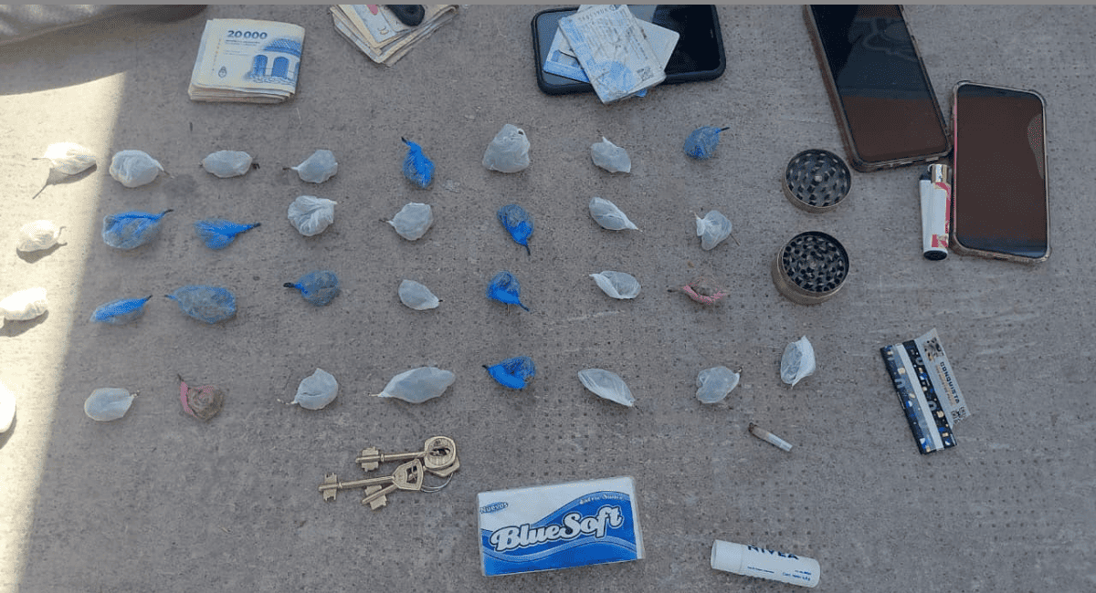 Cayeron con 33 dosis de marihuana tras ser sorprendidos fumando en la calle en Capital.