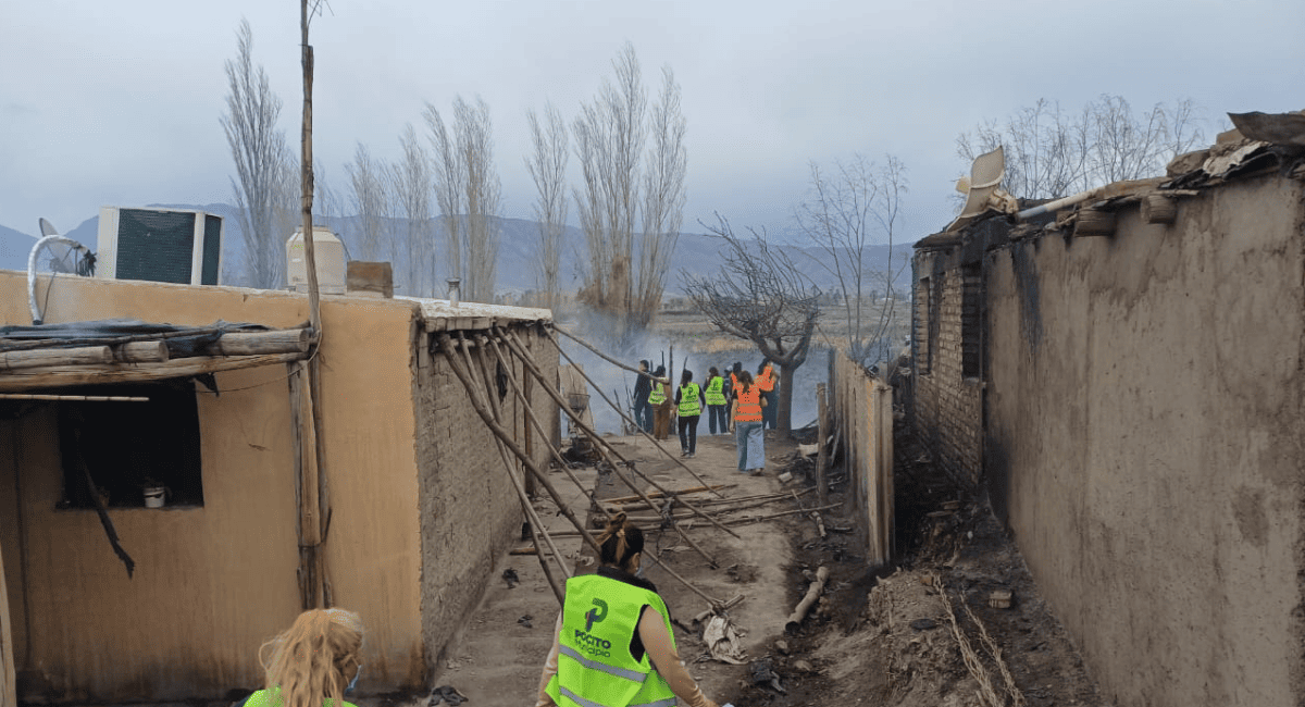 Pocito: Municipio y Bomberos combaten varios focos de incendio. Pocito: Municipio y Bomberos combaten varios focos de incendio.