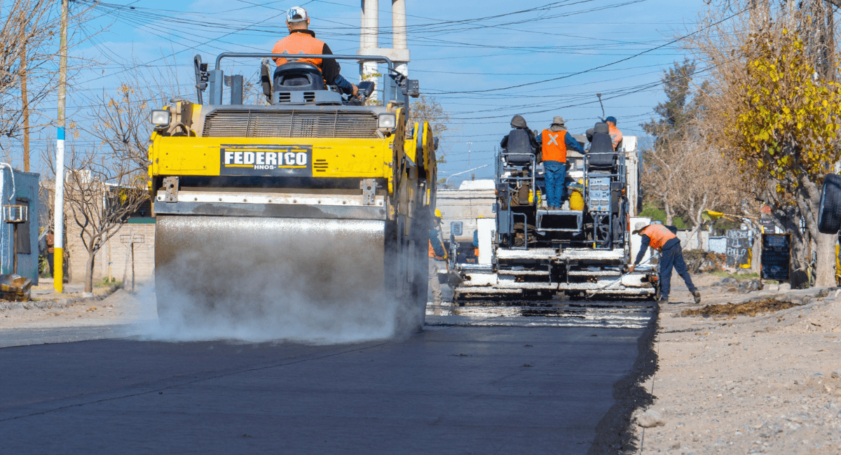 Con fondos municipales: Rawson destinó 2.500 millones para arreglar las calles en barrios y villas Con fondos municipales: Rawson destinó 2.500 millones para arreglar las calles en barrios y villas