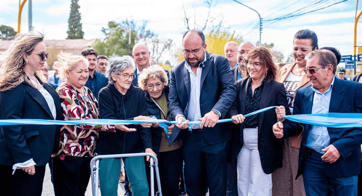 Obras en Rivadavia : Inauguraron la repavimentación de calle Reconquista. Obras en Rivadavia : Inauguraron la repavimentación de calle Reconquista.