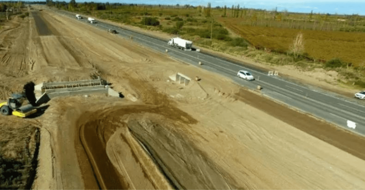 Orrego anunció cómo se ejecutarán los tres tramos de la Ruta 40 Sur tras gestiones en Buenos Aires Orrego anunció cómo se ejecutarán los tres tramos de la Ruta 40 Sur tras gestiones en Buenos Aires