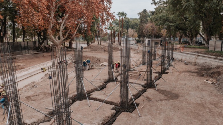 El Ministerio de Infraestructura, Agua y Energía continúa avanzando con la transformación integral del Parque de Mayo.