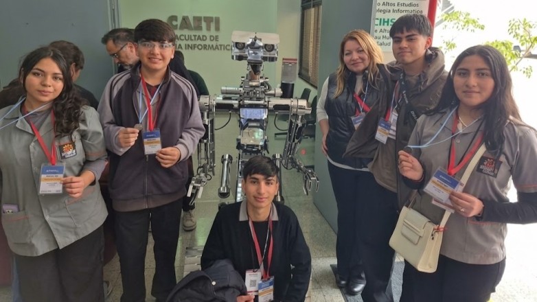 10ae20e1d833c540ec939515dbc45448_L.jpg Una escuela de Caucete está entre las 5 mejores del país en informática y robótica