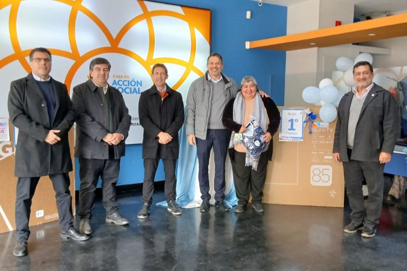 La Caja de Acción Social entregó televisores Smart TV y camisetas de la selección sorteados en la edición mundialista del mes de mayo de Cupones No Premiados