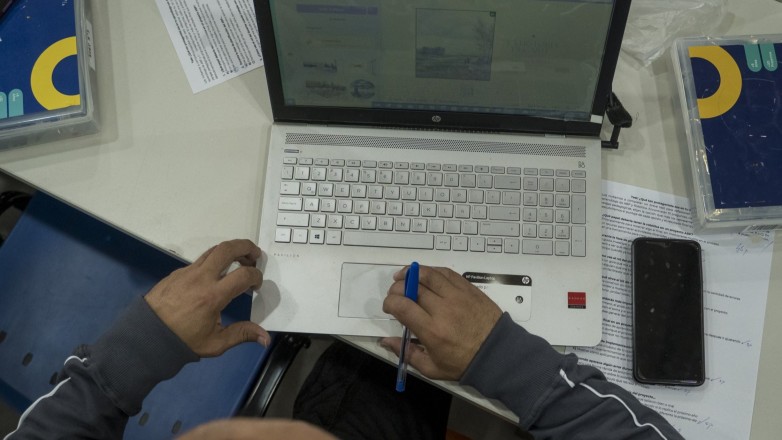 Un acuerdo entre los Ministerios de Educación de San Juan y de la Ciudad Autónoma de Buenos Aires permitirá que jóvenes y adultos con la secundaria incompleta puedan retomar sus estudios y obtener el título de Bachiller otorgado por el Programa de Educación a Distancia Adultos 2000.