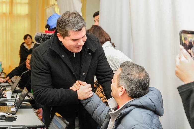 Orrego visitó San Juan Cerca en Pocito  que en este nuevo operativo incorporó regularización dominial y prevención médica