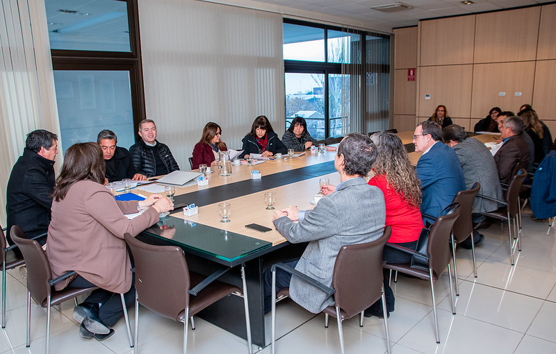 Legisladores integrantes de las comisiones de Educación, Ciencia, Técnica y Cultura y de Peticiones y Poderes mantuvieron una reunión conjunta en el segundo piso del edificio Anexo de la Cámara de Diputados.