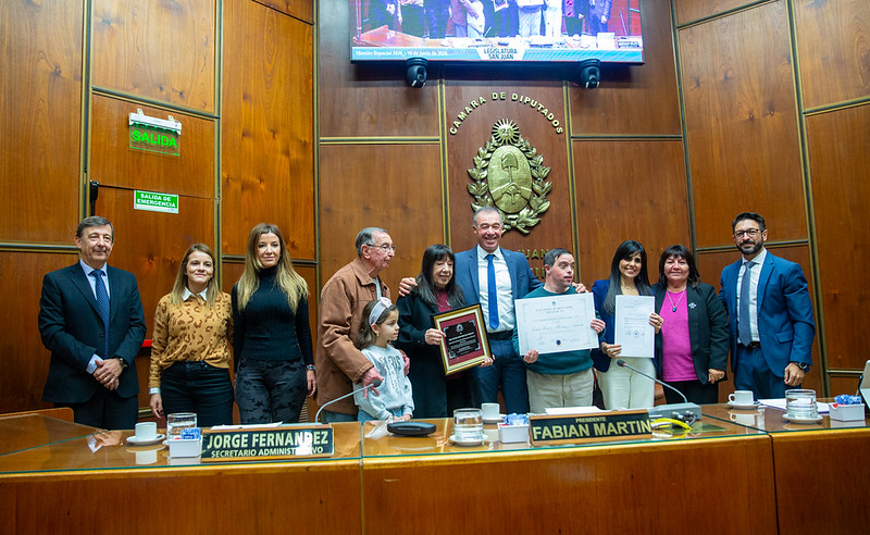 En el marco de la Primera Sesión Especial del período 2026, presidida por el vicegobernador y presidente nato de la Cámara de Diputados, Fabián Martín, la Legislatura provincial otorgó las distinciones de Ciudadano Ilustre y Personalidad Destacada de la provincia de San Juan
