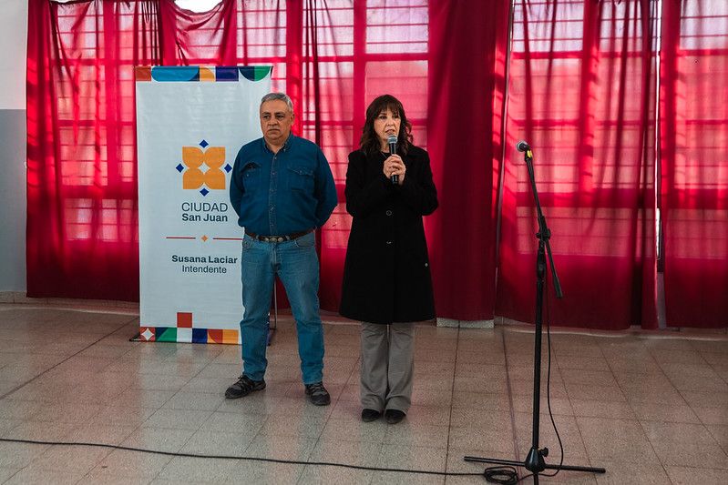 El municipio capitalino articuló acciones con el Instituto Provincial de la Vivienda para asesorar a unas 500 familias que esperan el título de propiedad de sus hogares desde hace casi tres décadas.
