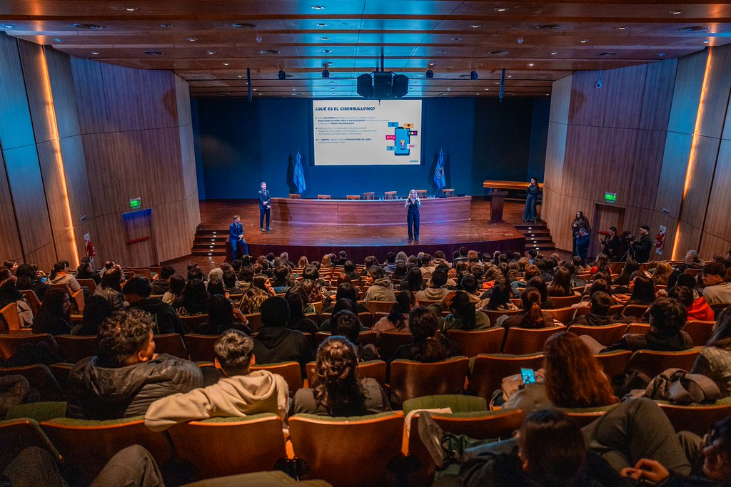 Educación lleva la prevención del grooming a las aulas de toda la provincia del 10 al 14 de agosto,donde  en todas las escuelas se desarrollarán jornadas de prevención y ciudadanía digital junto a las familias.