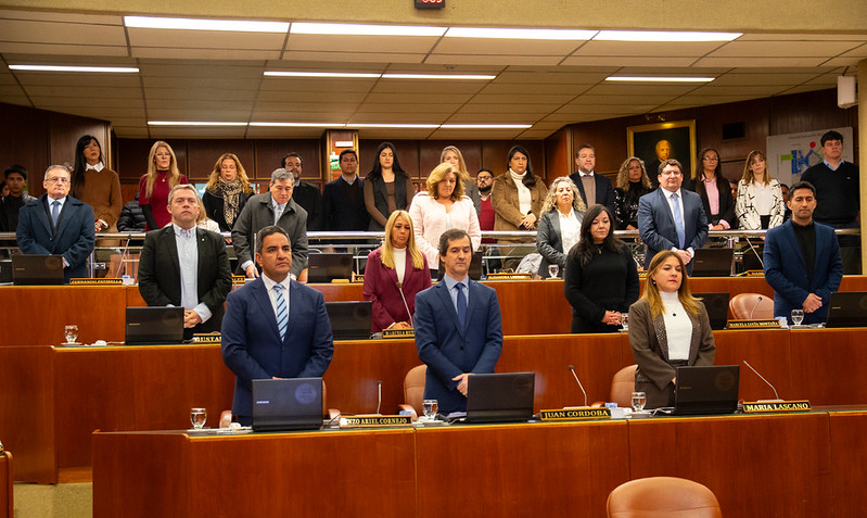 La Cámara de Diputados de San Juan llevó a cabo la Octava Sesión del período ordinario, presidida por el vicegobernador y presidente nato de la Cámara, Fabián Martín y al inicio de la sesión, el titular del cuerpo solicitó un minuto de silencio en memoria de las víctimas fallecidas en el accidente del helicóptero.