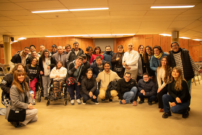 En el marco del Programa de Visitas Guiadas, integrantes de la Fundación Incluyamos realizaron un recorrido por el edificio histórico de la Cámara de Diputados de San Juan.