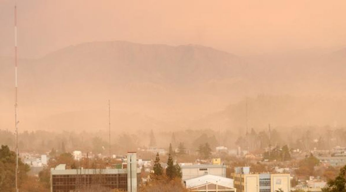 La Dirección de Protección Civil informo  que para la tarde de este lunes 27 de julio habra Alerta Amarilla  por viento zonda