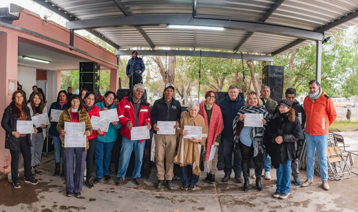 El intendente de 25 de Mayo, Rodolfo Jalife ,estuvo presente en la localidad de Encón acompañando la realización de la “Exposición de Productores, Ganaderos y Artesanos de 25 de Mayo”