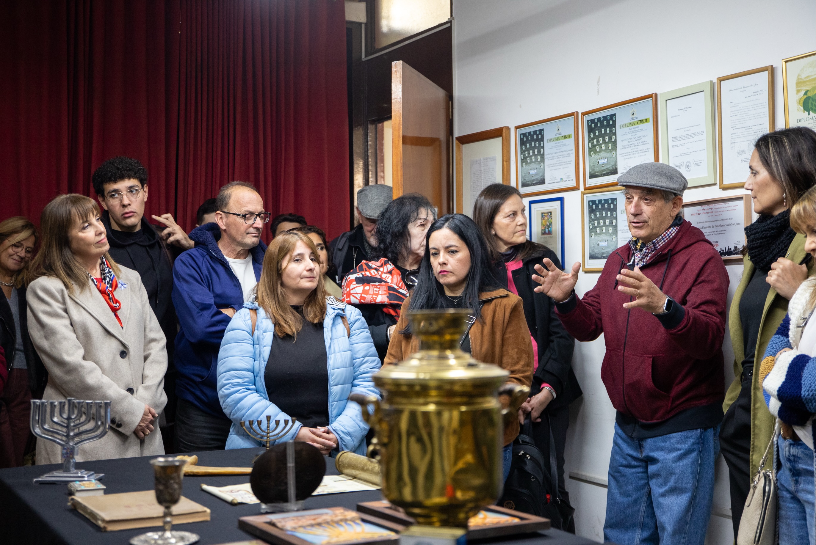 La intendenta de la Ciudad de San Juan,Susana Laciar,fue parte del recorrido  del “Sendero de la Fraternidad”, una iniciativa impulsada por la Sociedad Israelita de San Juan que  invita a reflexionar y a encontrarse desde el respeto, la memoria y el diálogo.