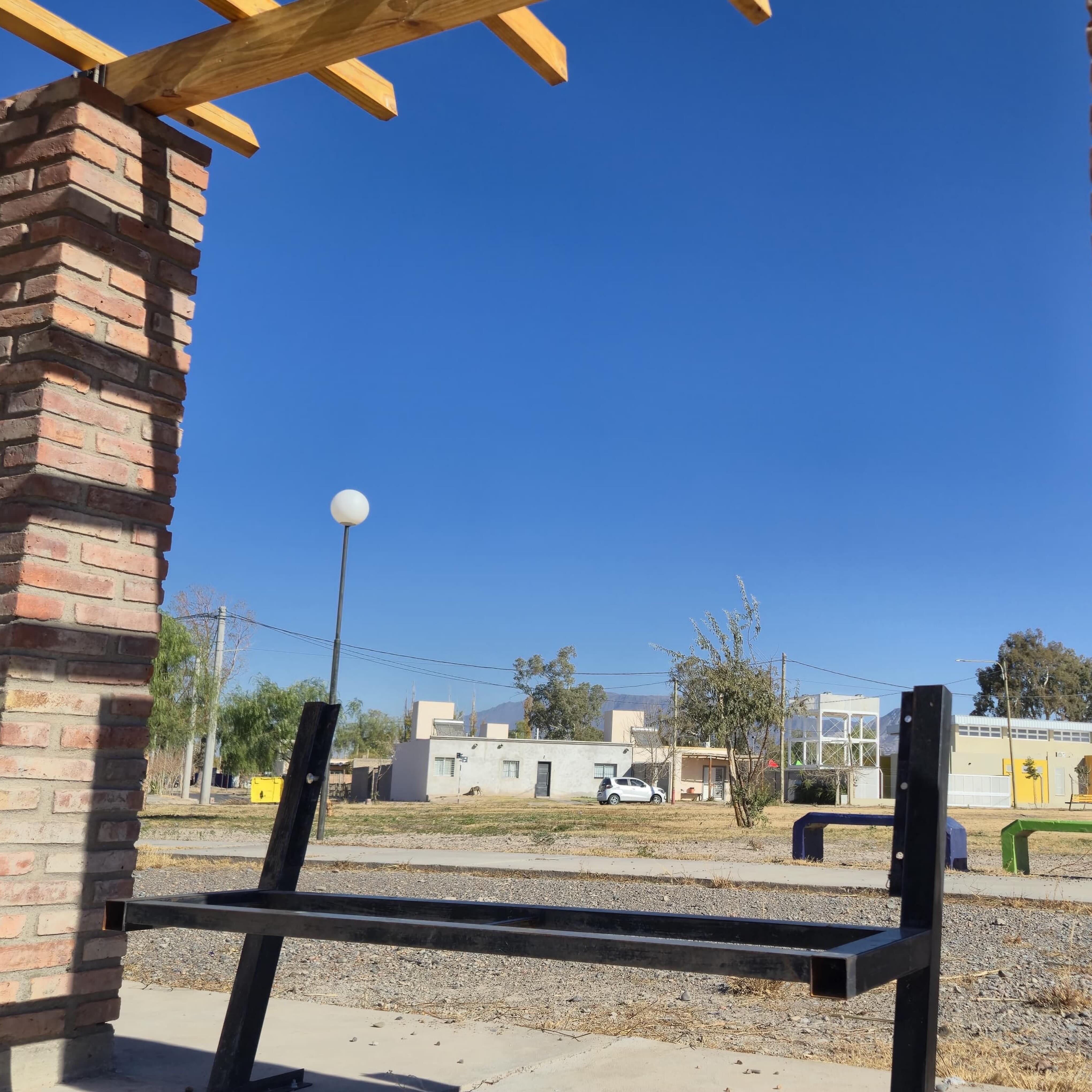 Tras hechos de vandalismo, el municipio de Ullum publico los daños ocasionados en la Plaza del Barrio Grimalt