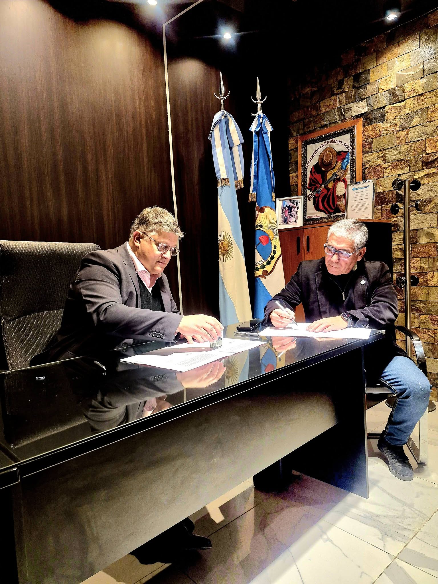 El intendente de 25 de Mayo, Rodolfo Jalife, recibió al Secretario de Estado de Seguridad y Orden Público de la provincia, Dr. Enrique Delgado