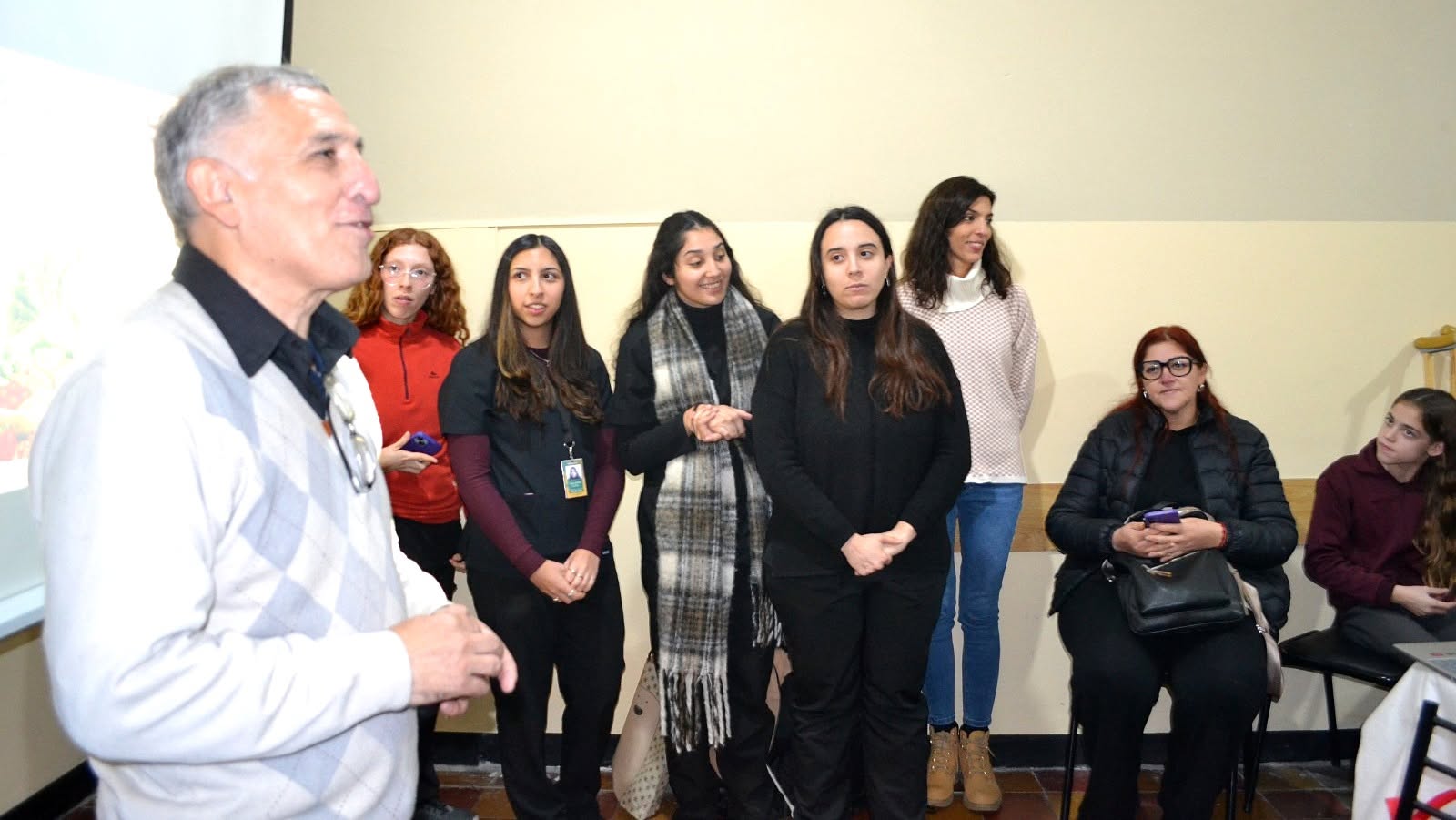 El equipo de nutrición de la Subsecretaría de Alto Rendimiento de la Secretaría de Deporte continúa con el desarrollo de los talleres de educación alimentaria destinados a los atletas de los diferentes seleccionados de San Juan.