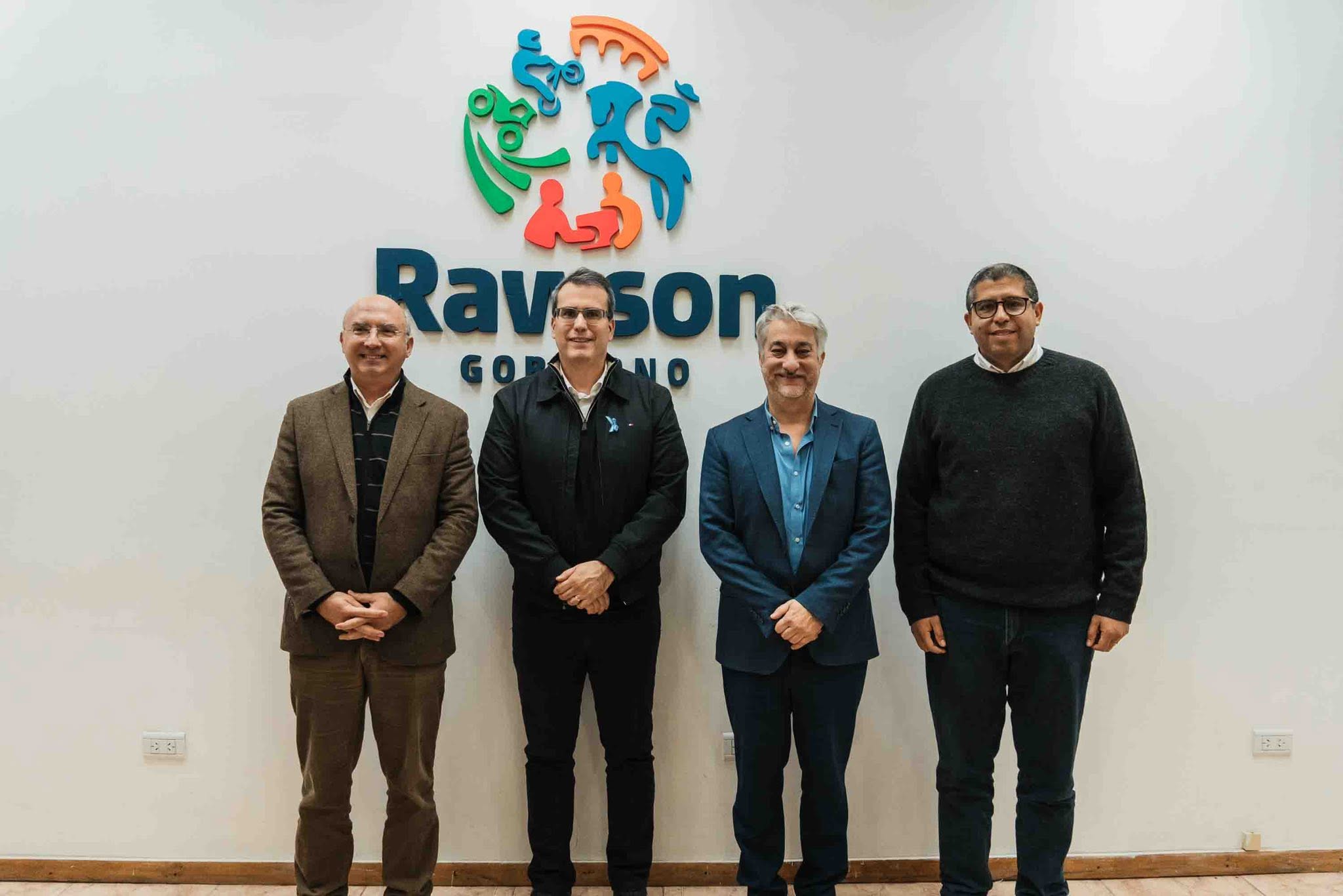 El intendente Carlos Munisaga recibio a directivos de ADIUM Monte Verde S.A. (ex Raffo)donde le  confirmaron su decisión de avanzar con la ampliación de su planta en el departamento.