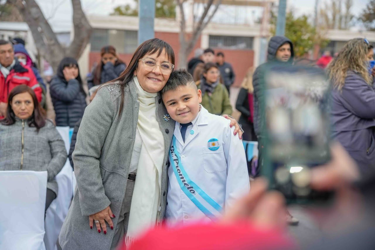 La intendenta de Chimbas acompaño a los  alumnos de las escuelas Avellaneda y Tránsito de Oro en su Promesa de Lealtad a nuestra Bandera.