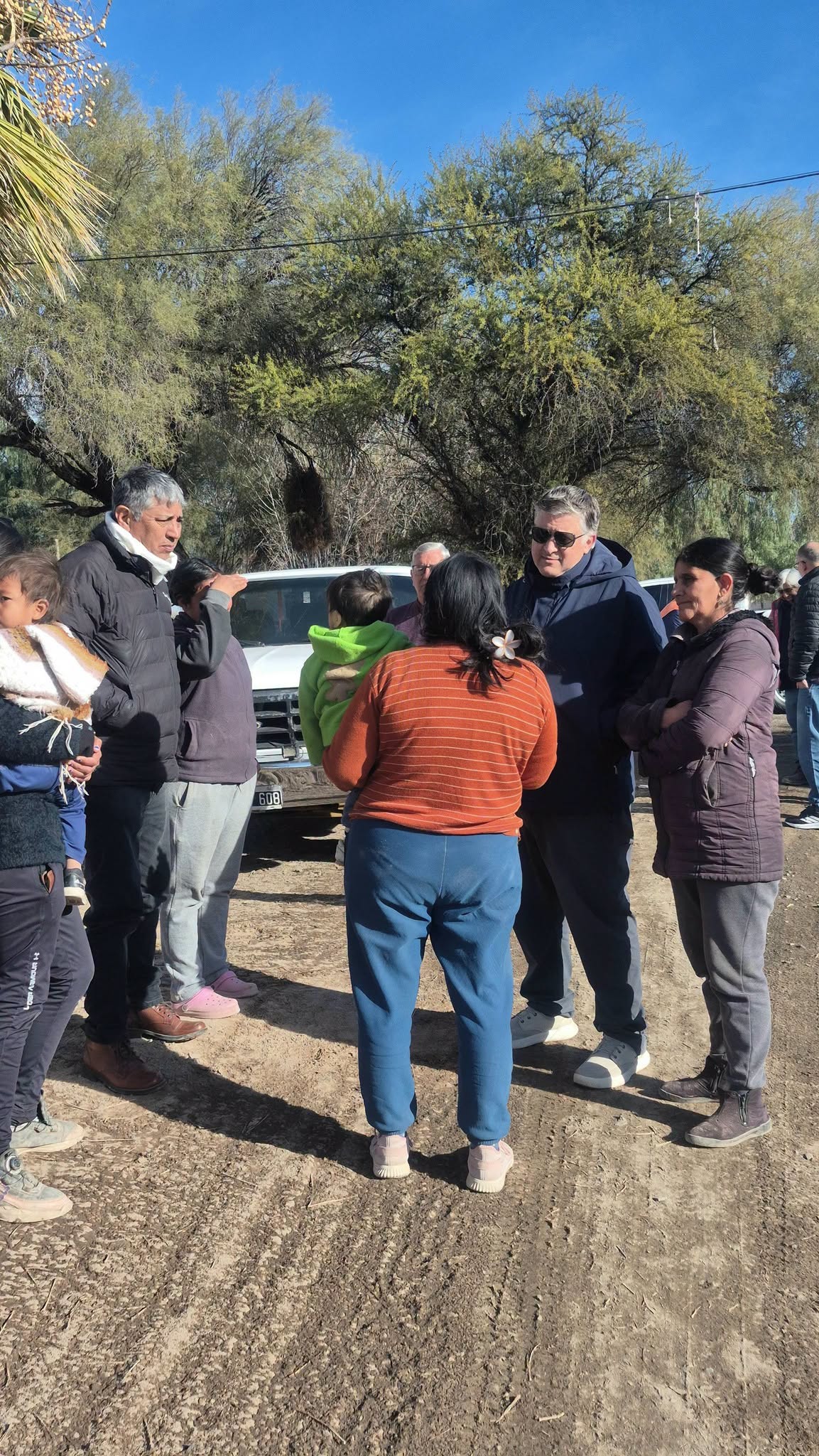 Durante el Operativo Integral llevado a cabo en el Bº Guemes,el intendente Rodolfo Jalife tuvo la oportunidad de dialogar con los vecinos de la zona.