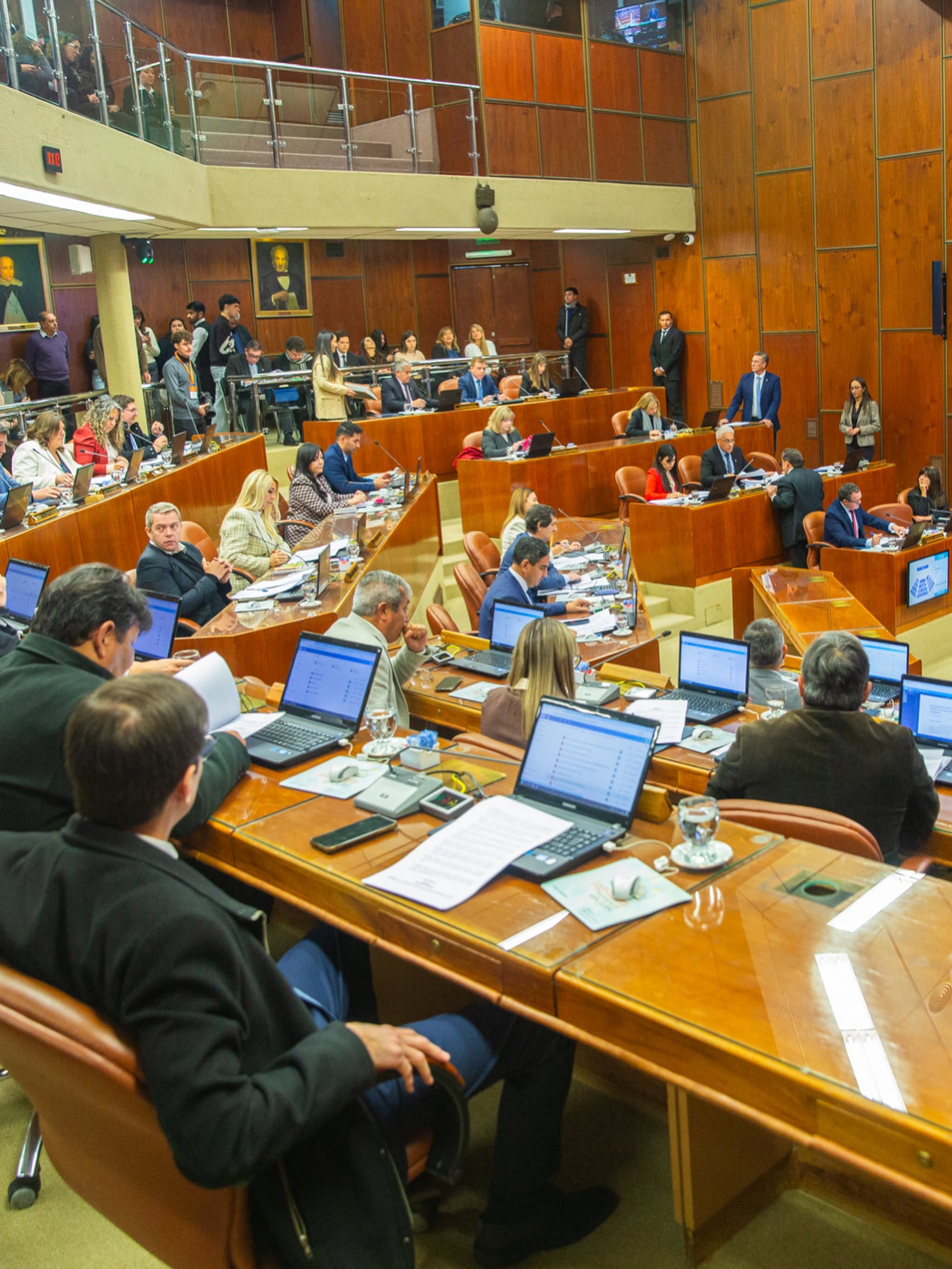 En la Quinta Sesión Ordinaria, presidida de manera alternada por el vicegobernador Fabián Martín y el vicepresidente primero, diputado Enzo Cornejo, la Cámara de Diputados aprobó la creación de nuevos cargos para fortalecer el funcionamiento del Poder Judicial y ratificó el Convenio Específico de Colaboración Interjurisdiccional Sistema de Control Integrado Mendoza-San Juan.