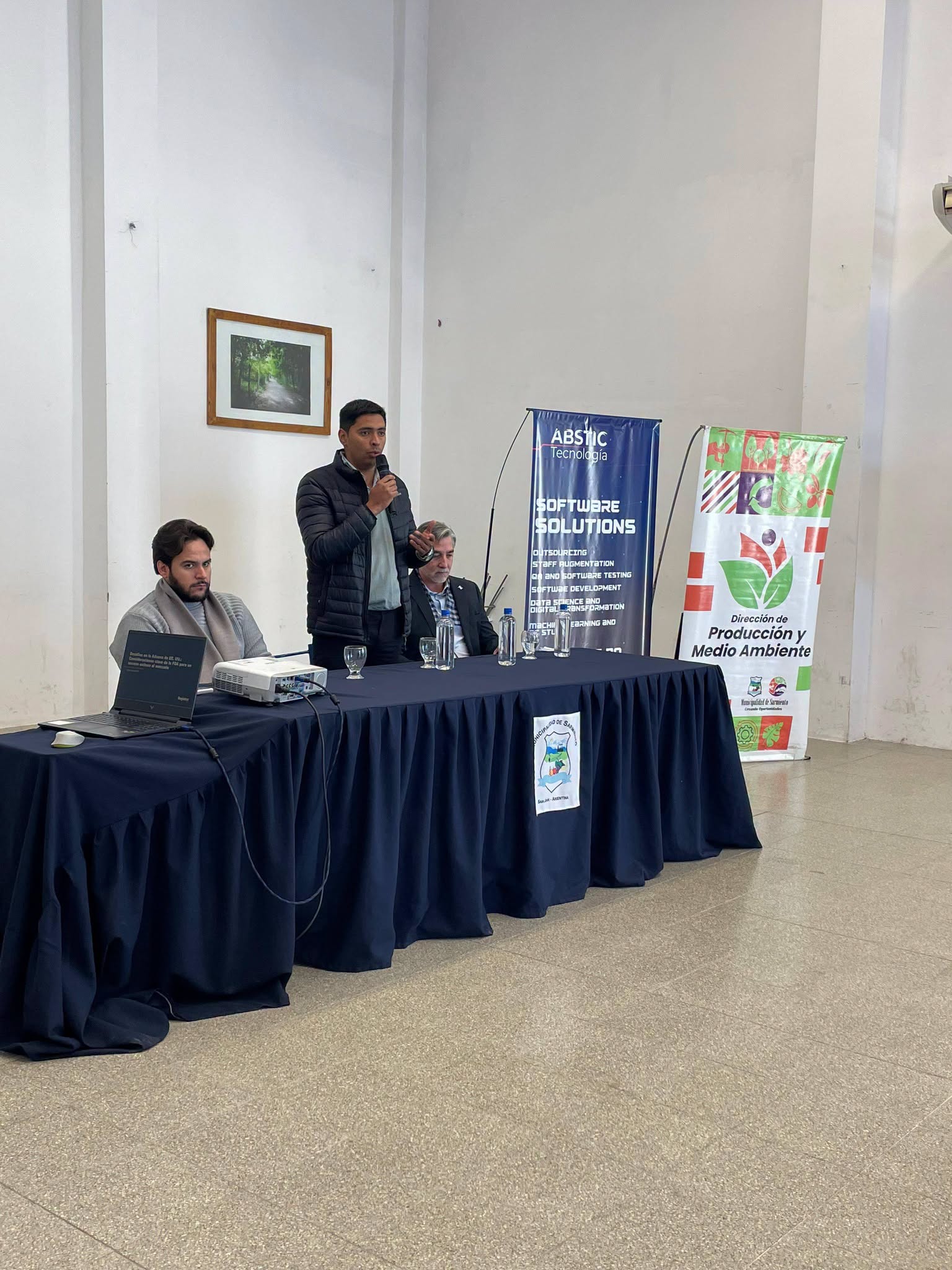 Sarmiento fue sede de San Juan Hub Exportador, una jornada de capacitación que reunió a empresarios, productores, emprendedores y representantes del sector productivo para conocer herramientas y oportunidades que impulsan el acceso a nuevos mercados.