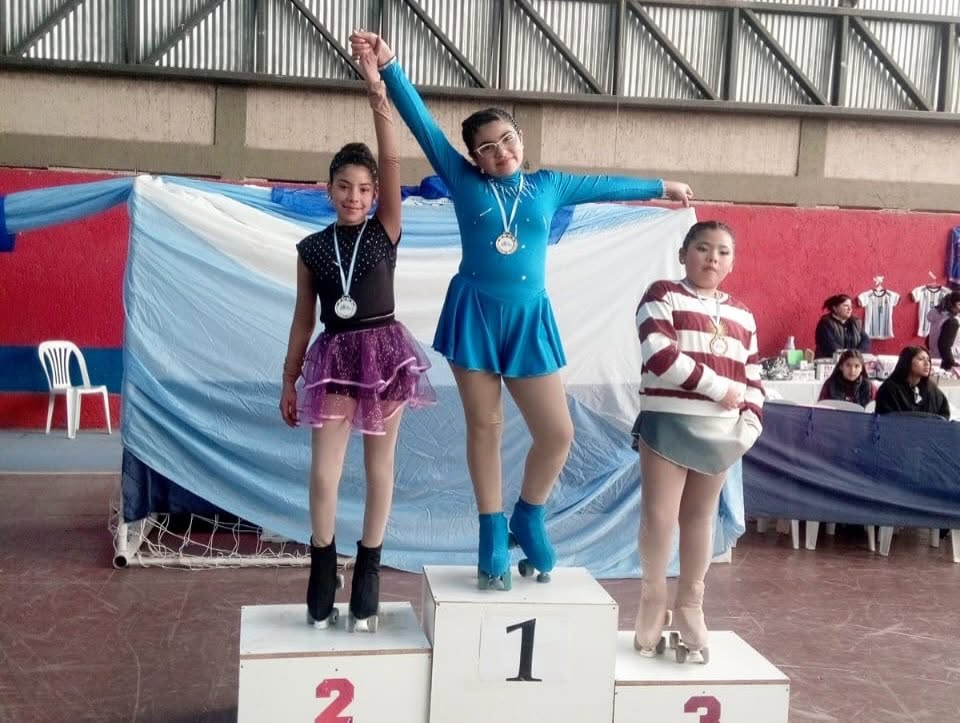 El esfuerzo, la dedicación y el acompañamiento empiezan a dar sus frutos en la  Escuela de Patinaje Artístico Ullum (EPAU)