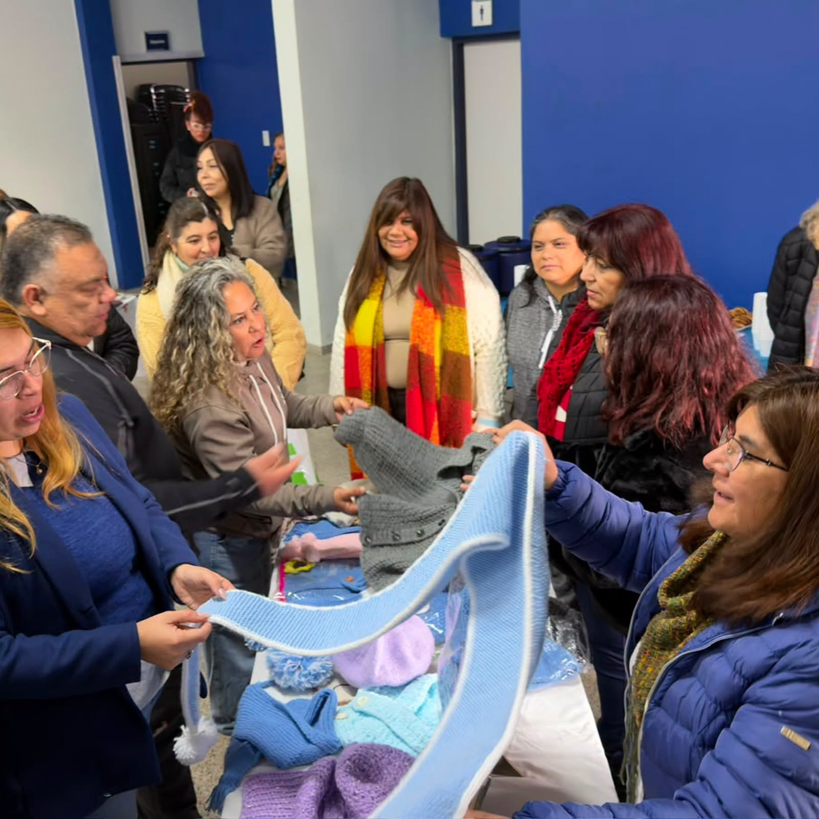 El municipio de Santa Lucia dijo presente en el  cierre del Curso de Tejido Artesanal del programa Aprender, Trabajar y Producir, en la Unión Vecinal del Barrio Balcarce.