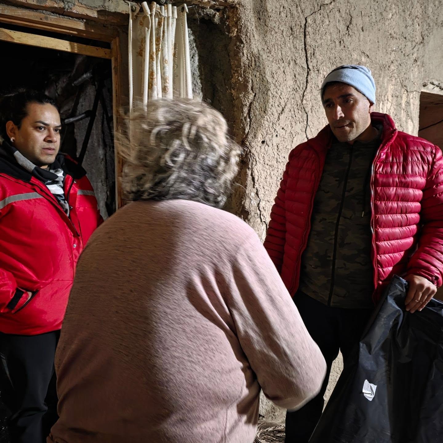 De manera  ininterrumpida desde que comenzo el temporal en Calingasta,el municipio sigue llevando adelante el operativo municipal de asistencia en todo el departamento.