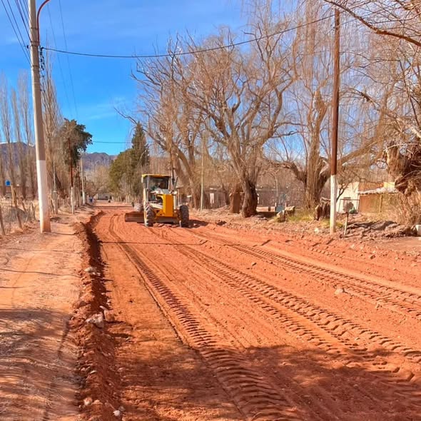 La Municipalidad de Calingasta continúa con trabajos de recuperación vial tras el temporal
